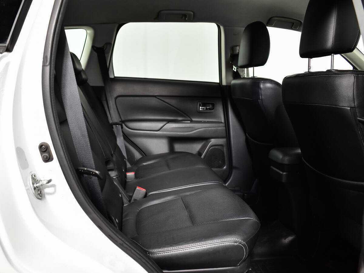 Mitsubishi Outlander б/у, 2015, Вариатор. Фото: #9