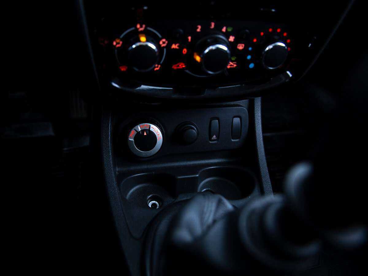 Nissan Terrano б/у, 2015, Механическая. Фото: #16