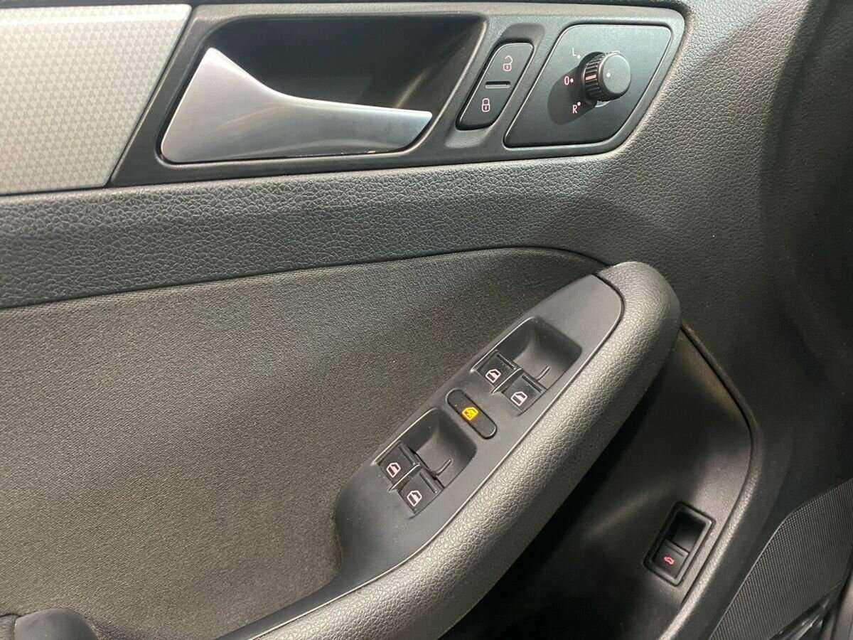 Volkswagen Jetta б/у, 2013, Механическая. Фото: #15