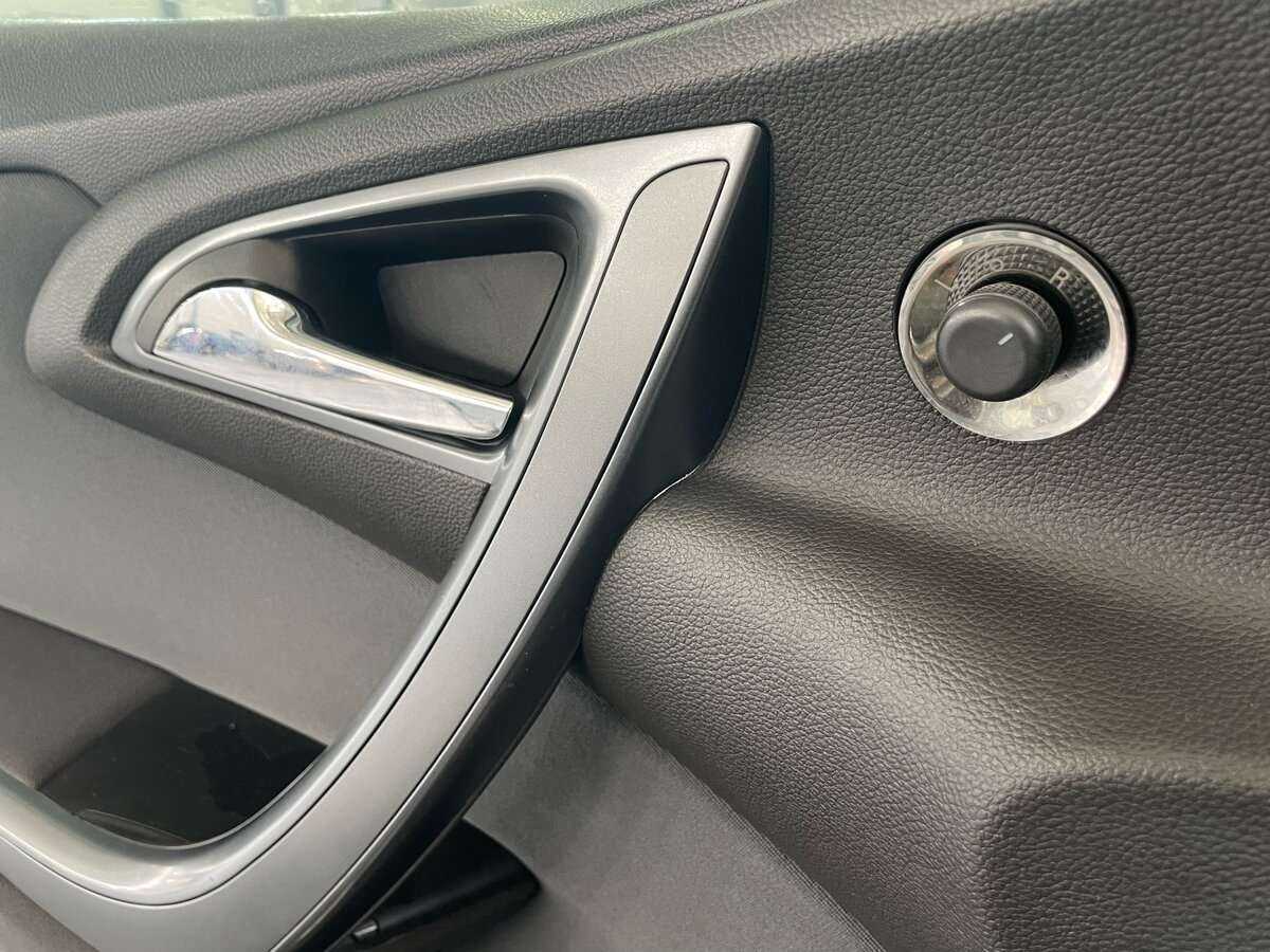 Opel Astra б/у, 2012, Механическая. Фото: #18