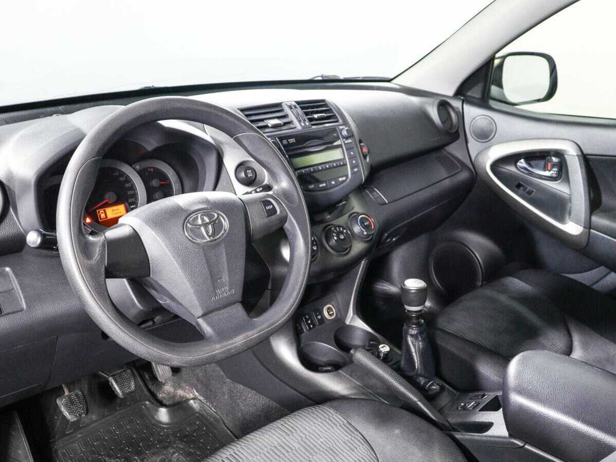 Toyota RAV4 б/у, 2012, Механическая. Фото: #10