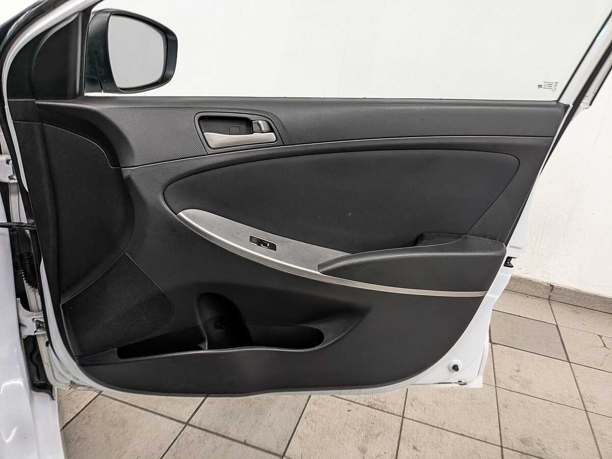 Hyundai Solaris б/у, 2015, Механическая. Фото: #22