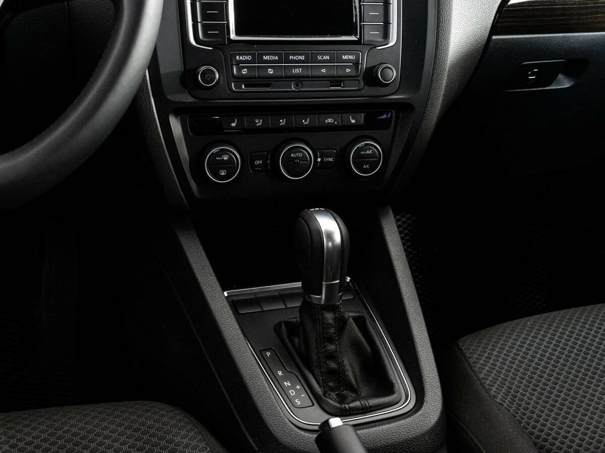 Volkswagen Jetta б/у, 2015, Роботизированная. Фото: #12