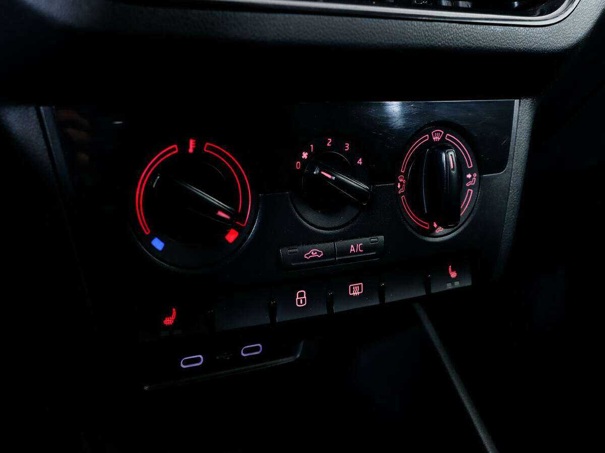 Volkswagen Polo б/у, 2020, Механическая. Фото: #11