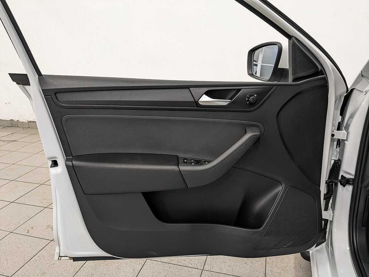 Volkswagen Polo б/у, 2020, Механическая. Фото: #18