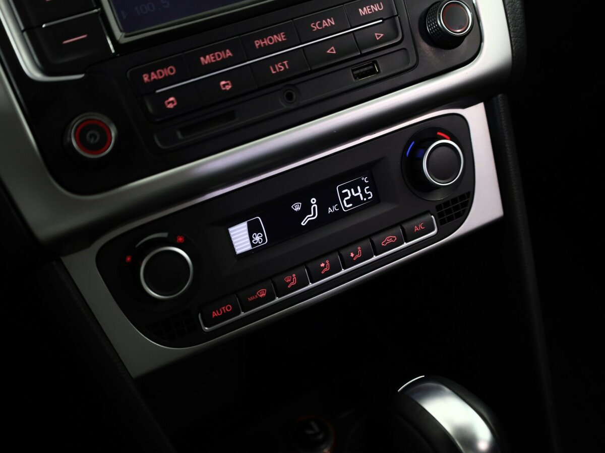 Volkswagen Polo б/у, 2015, Автоматическая. Фото: #12