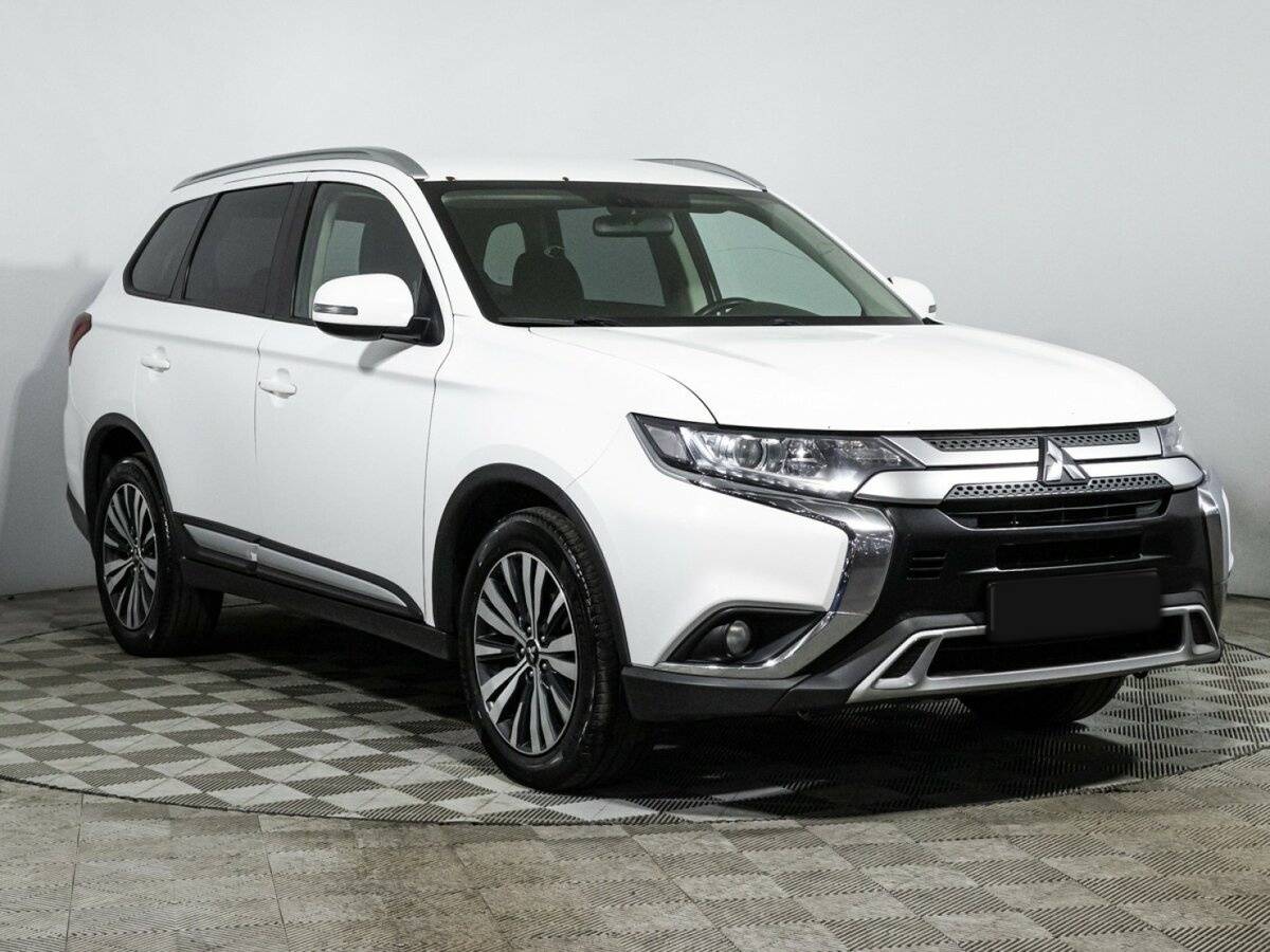 Mitsubishi Outlander б/у, 2019, Вариатор. Фото: #2
