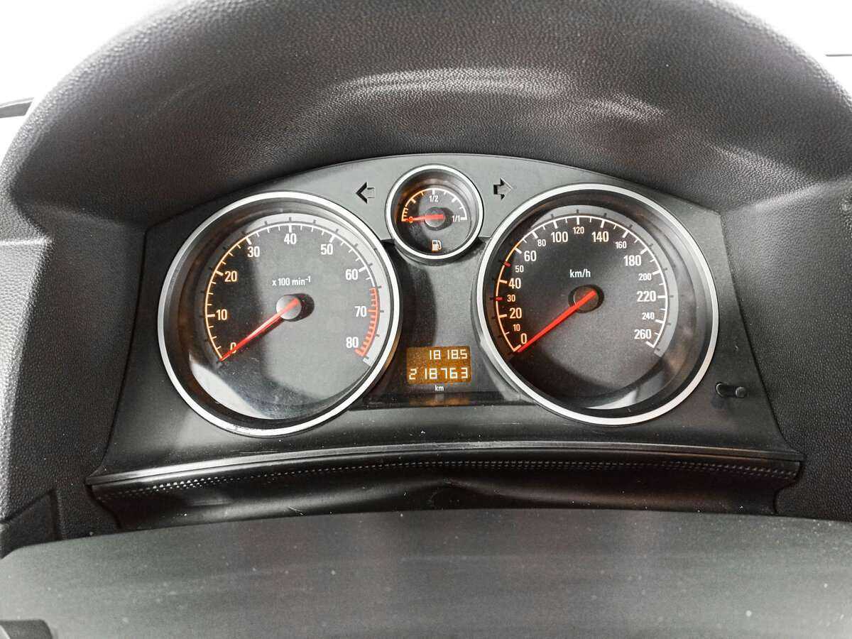 Opel Astra б/у, 2013, Механическая. Фото: #10