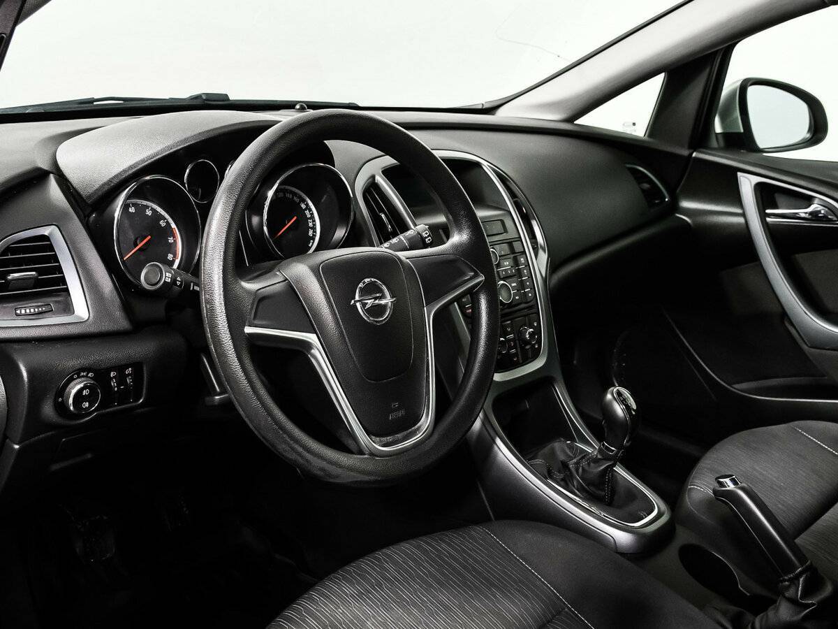 Opel Astra б/у, 2013, Механическая. Фото: #11