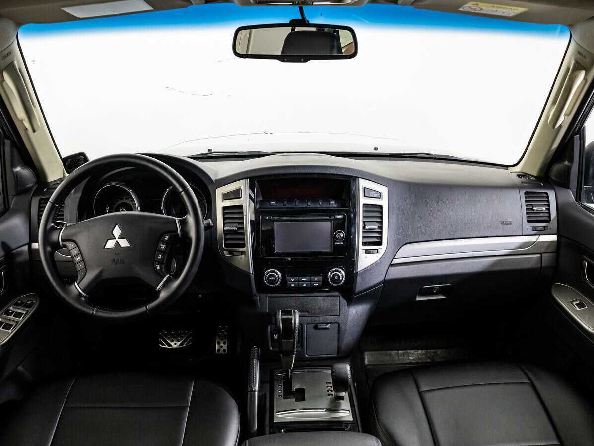 Mitsubishi Pajero б/у, 2015, Автоматическая. Фото: #11