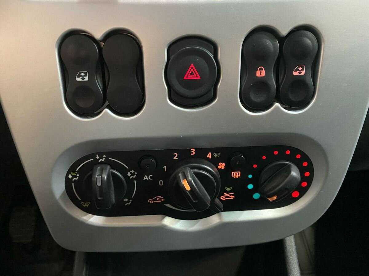 Renault Sandero б/у, 2012, Механическая. Фото: #13