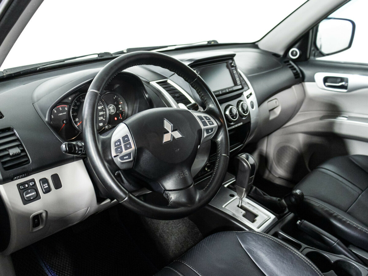 Mitsubishi Pajero Sport б/у, 2013, Автоматическая. Фото: #8