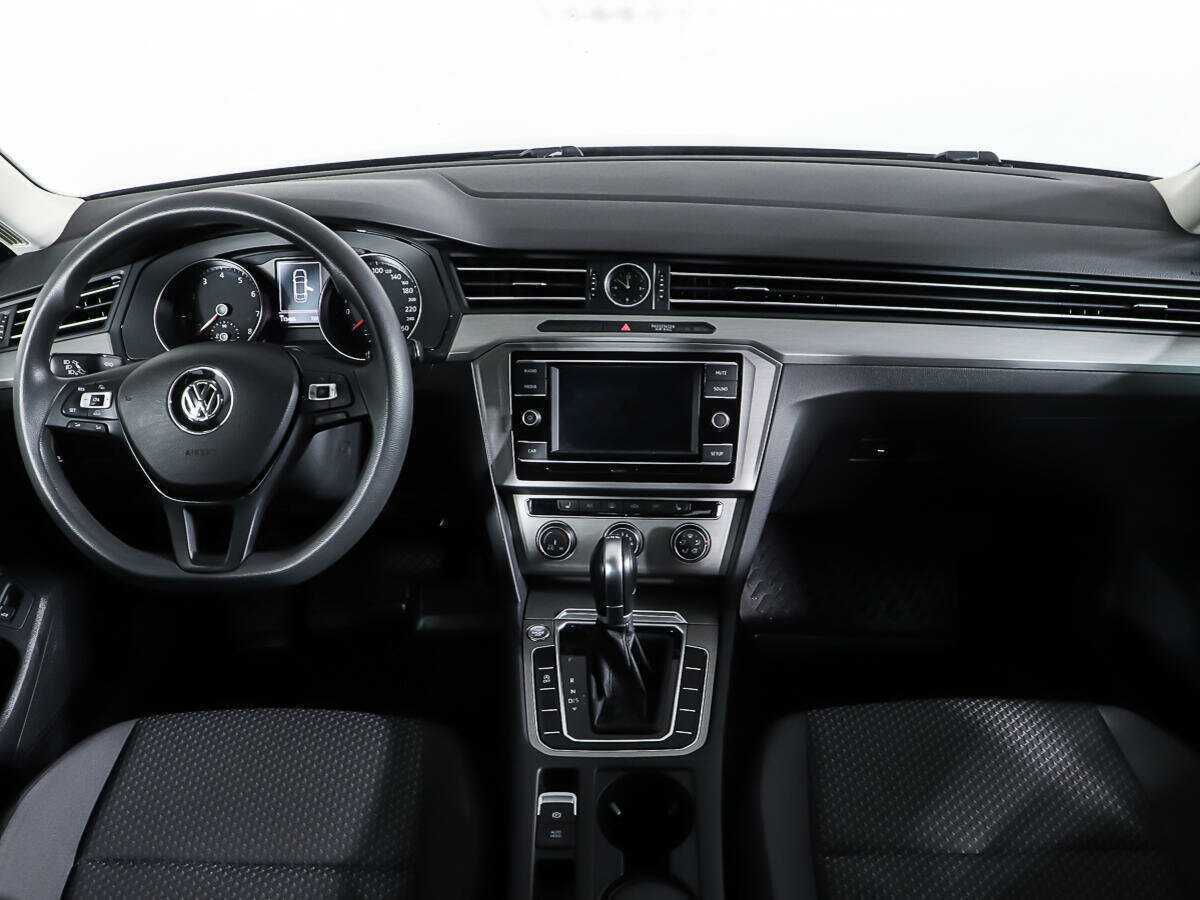 Volkswagen Passat б/у, 2017, Роботизированная. Фото: #11