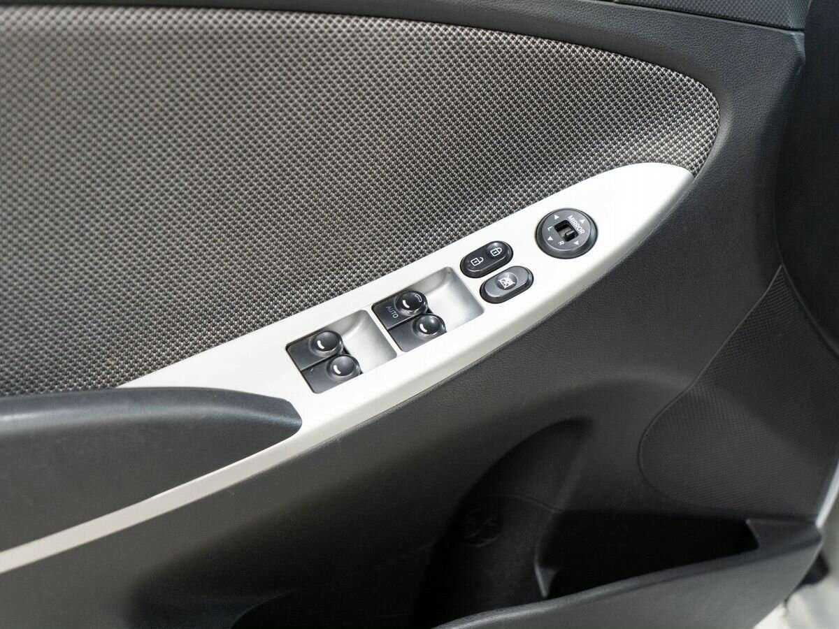 Hyundai Solaris б/у, 2013, Автоматическая. Фото: #10