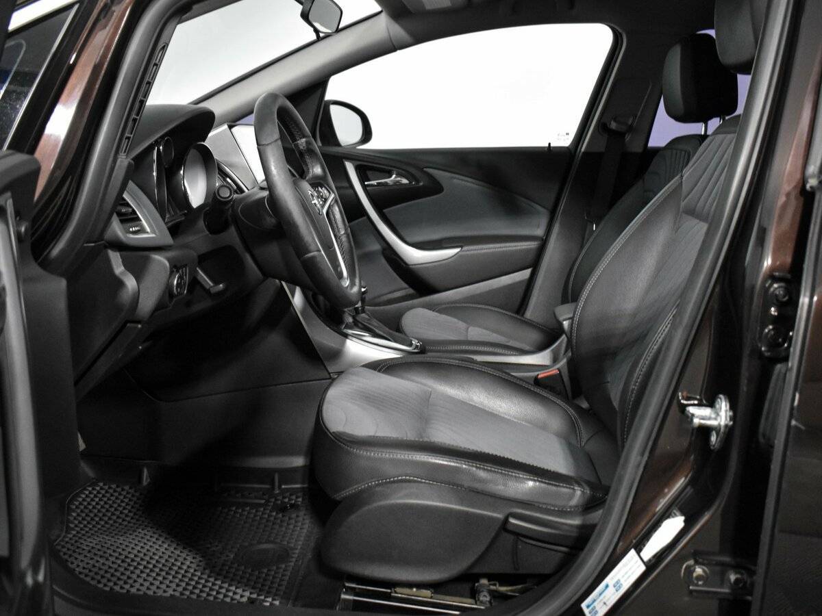 Opel Astra б/у, 2013, Автоматическая. Фото: #9