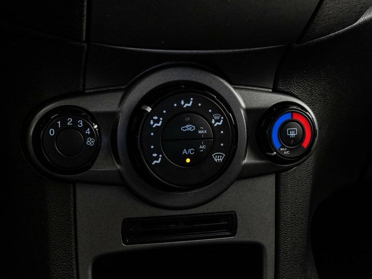 Ford Fiesta б/у, 2015, Механическая. Фото: #13