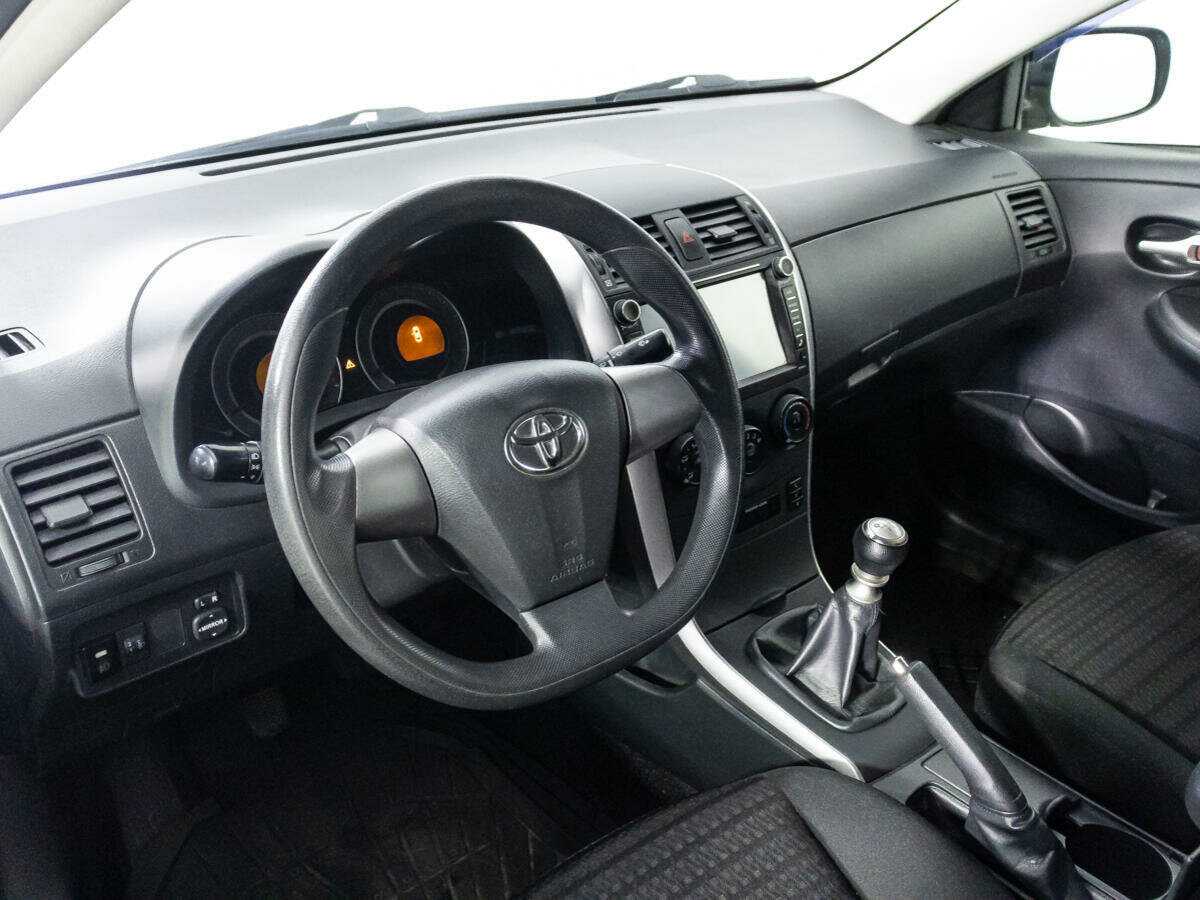 Toyota Corolla б/у, 2013, Механическая. Фото: #10
