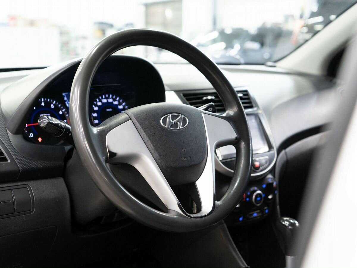 Hyundai Solaris б/у, 2013, Автоматическая. Фото: #1