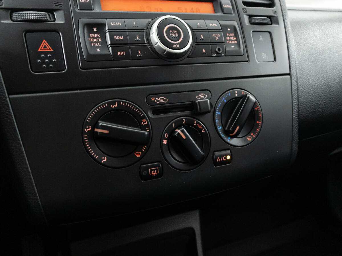 Nissan Tiida б/у, 2013, Механическая. Фото: #14