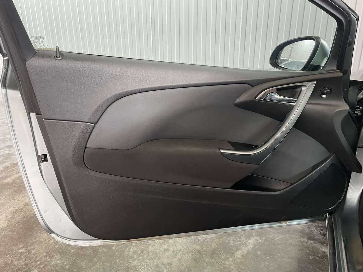 Opel Astra б/у, 2012, Механическая. Фото: #17