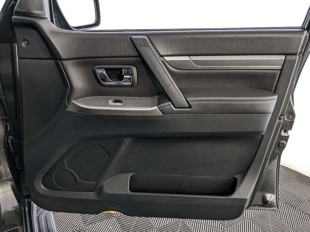 Mitsubishi Pajero б/у, 2013, Автоматическая. Фото: #24