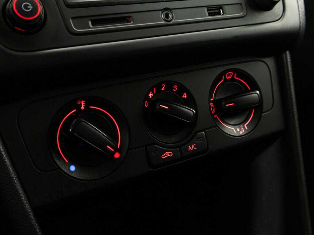 Volkswagen Polo б/у, 2016, Механическая. Фото: #14