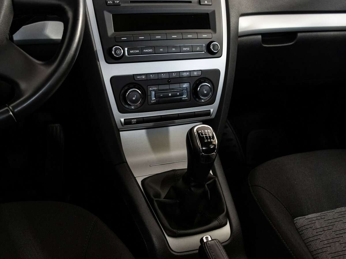 Skoda Octavia б/у, 2012, Механическая. Фото: #9
