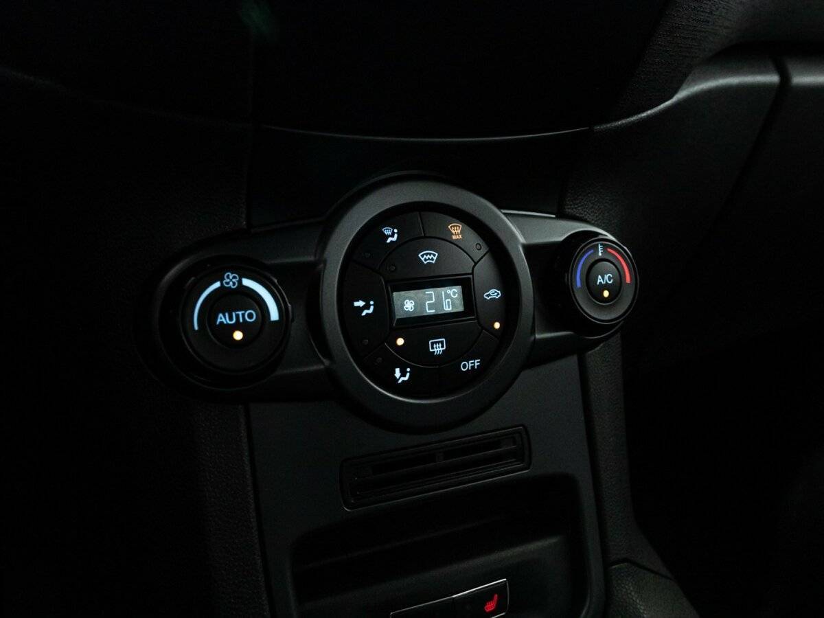 Ford Fiesta б/у, 2015, Механическая. Фото: #15