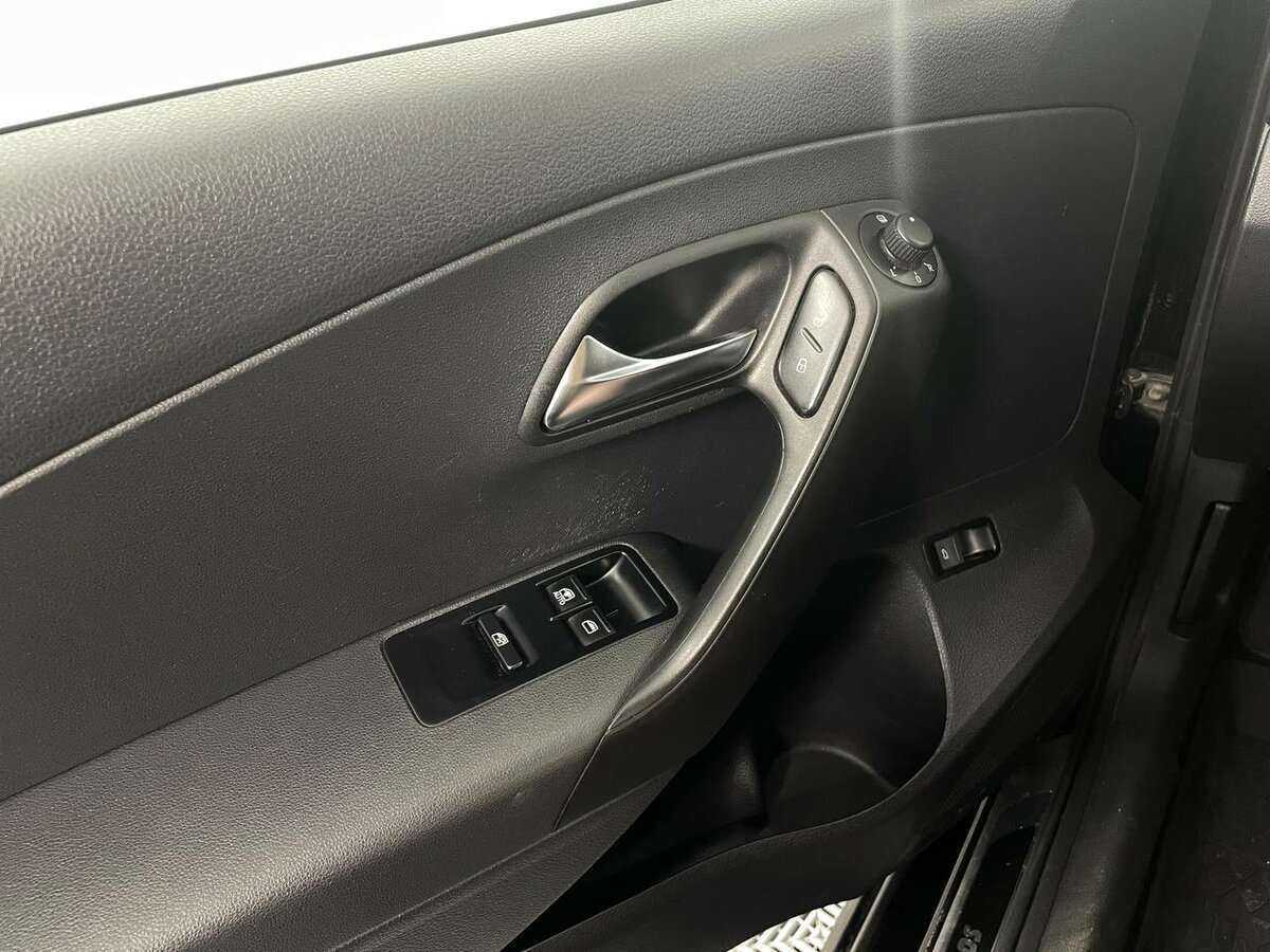 Volkswagen Polo б/у, 2013, Механическая. Фото: #11