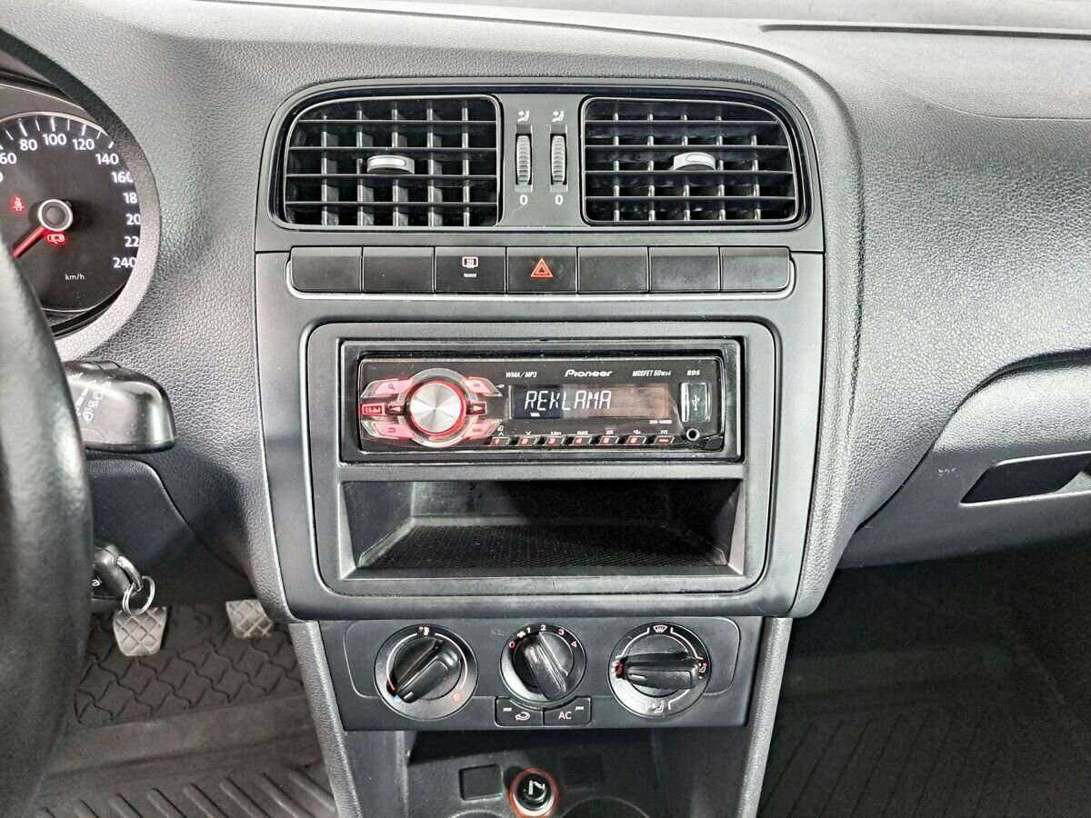 Volkswagen Polo б/у, 2012, Механическая. Фото: #12