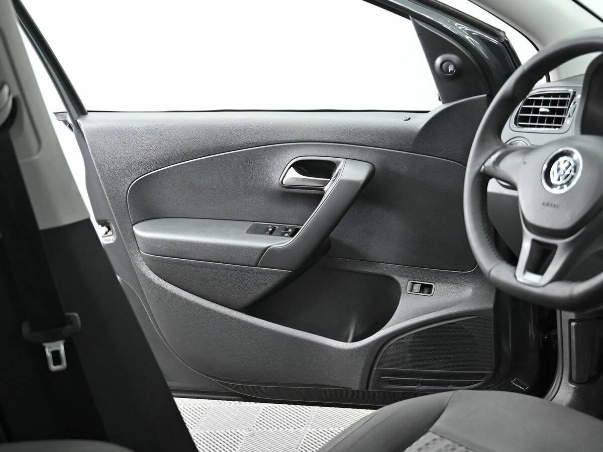 Volkswagen Polo б/у, 2017, Автоматическая. Фото: #6