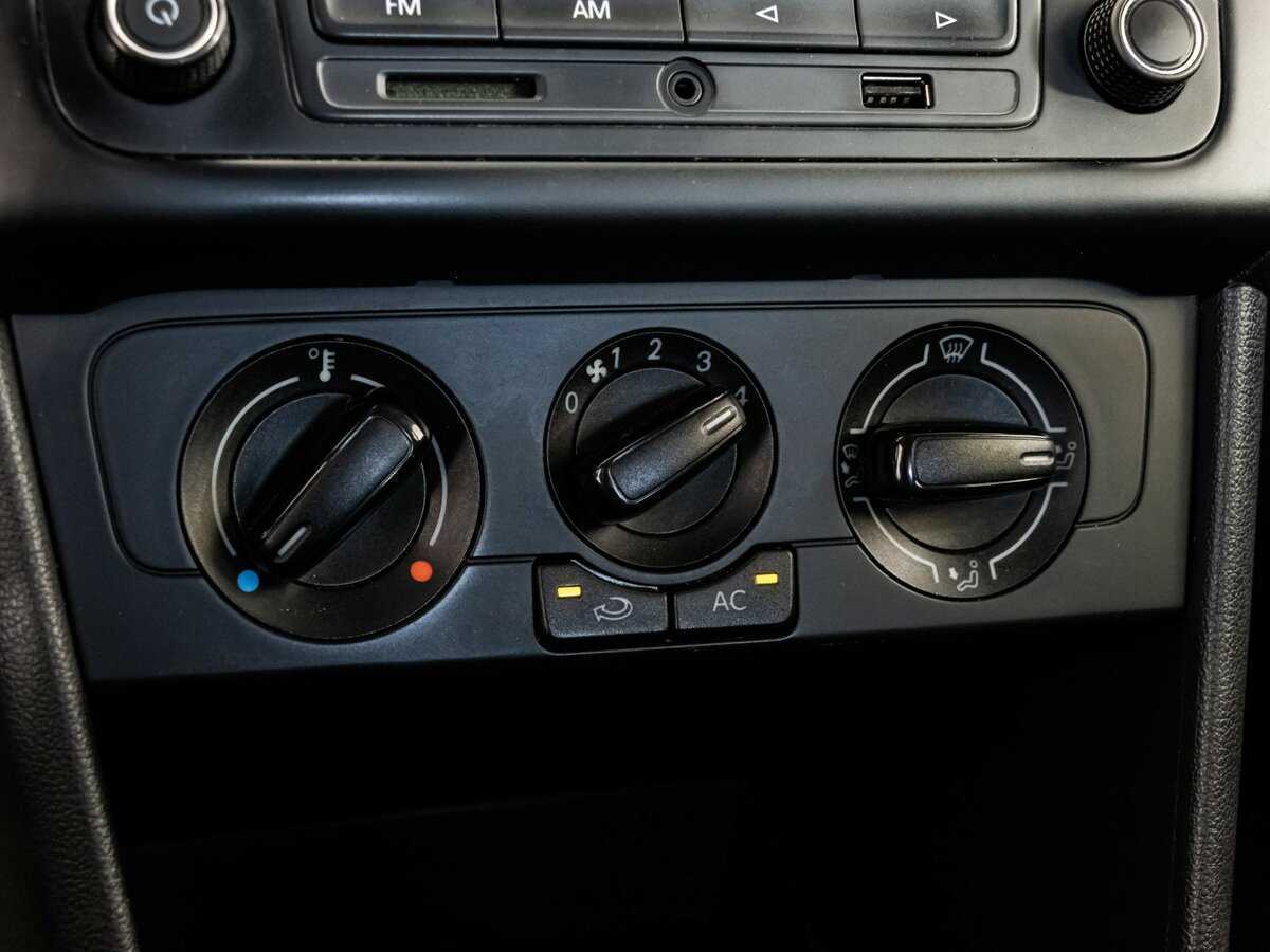 Volkswagen Polo б/у, 2013, Механическая. Фото: #11