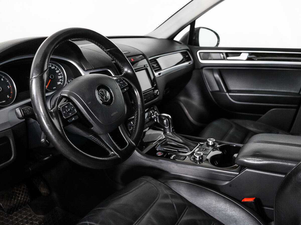 Volkswagen Touareg б/у, 2012, Автоматическая. Фото: #8