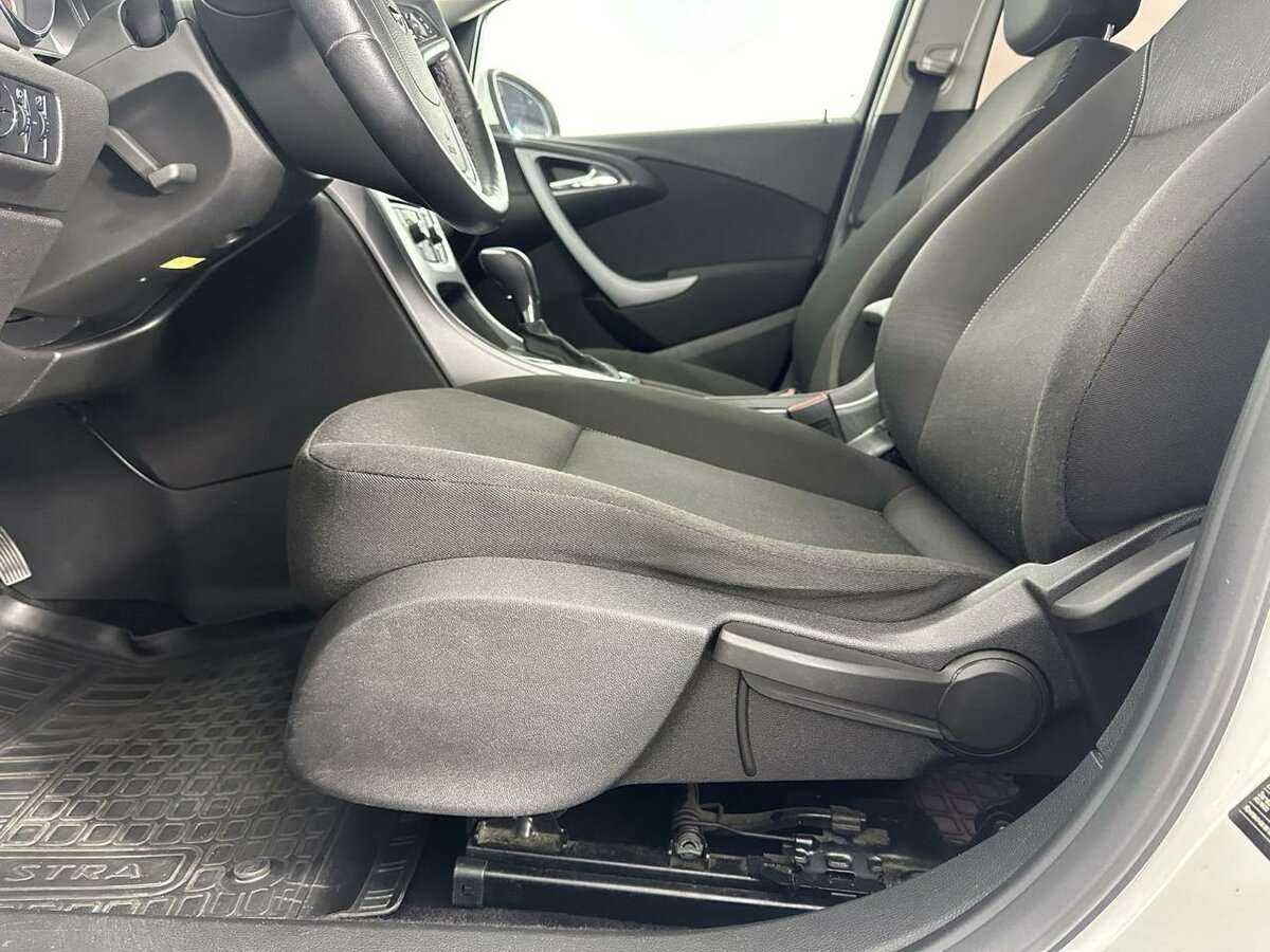 Opel Astra б/у, 2013, Автоматическая. Фото: #6