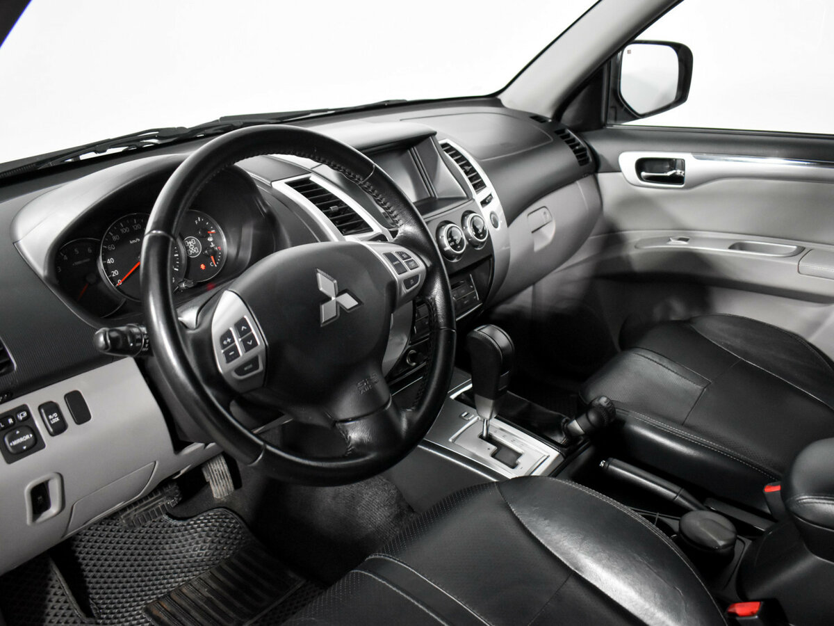 Mitsubishi Pajero Sport б/у, 2013, Автоматическая. Фото: #6