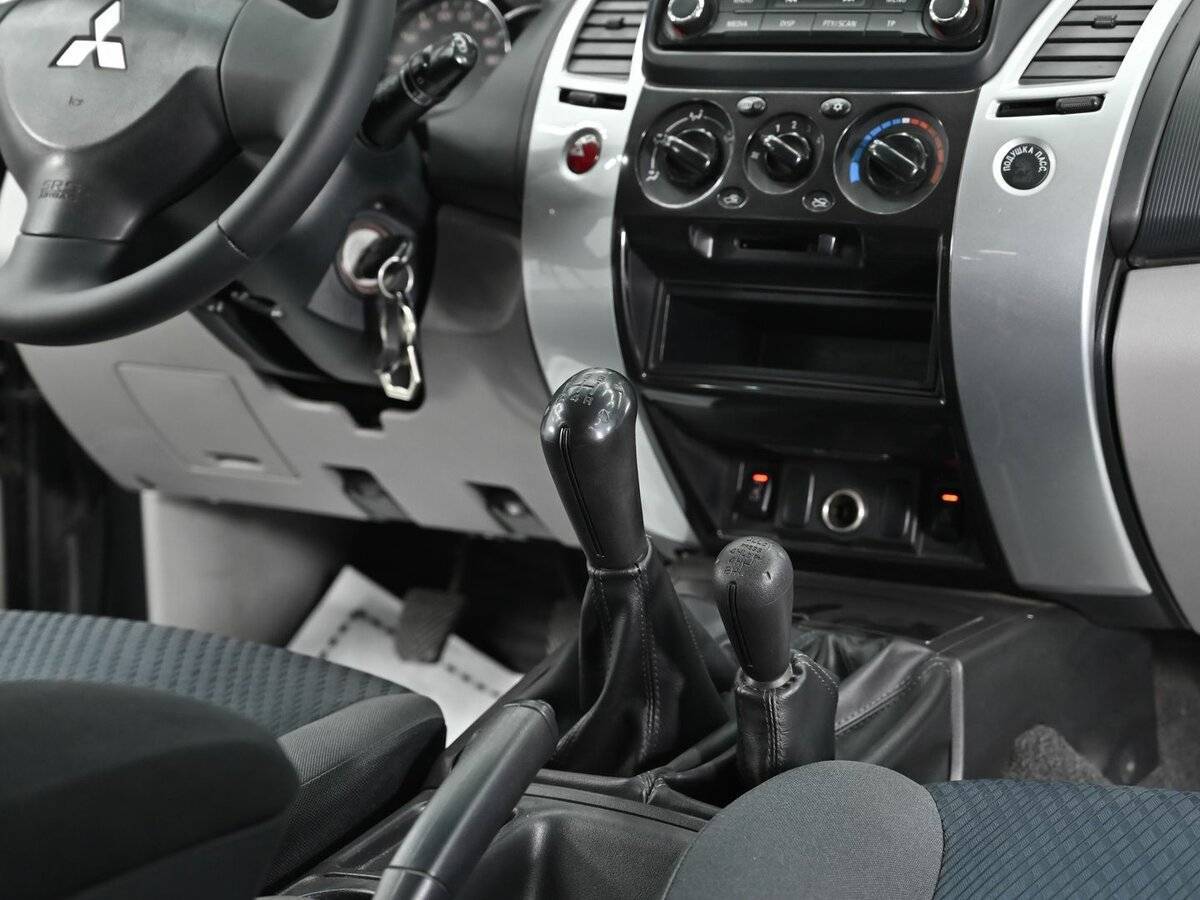 Mitsubishi Pajero Sport б/у, 2014, Механическая. Фото: #10