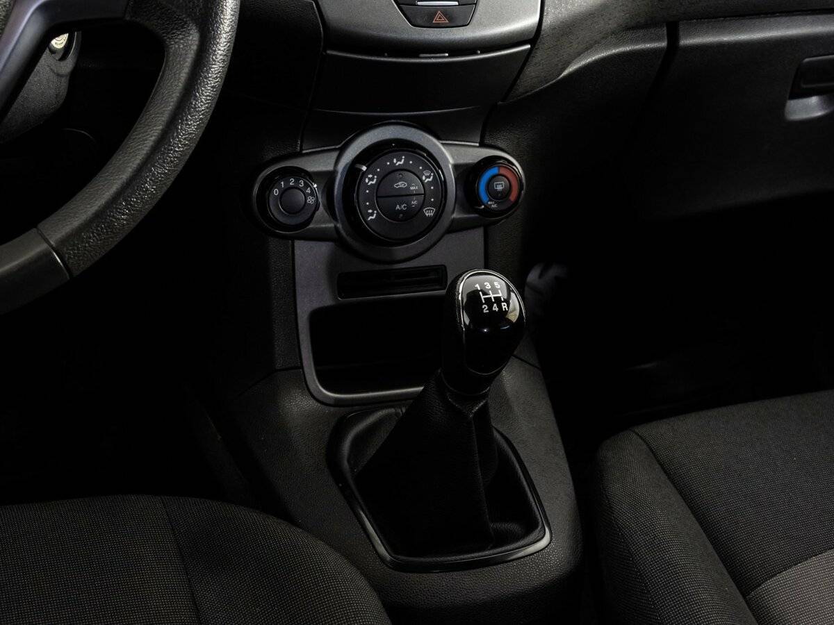 Ford Fiesta б/у, 2015, Механическая. Фото: #12