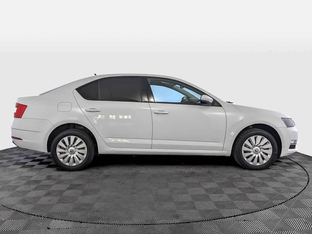 Skoda Octavia б/у, 2017, Механическая. Фото: #3