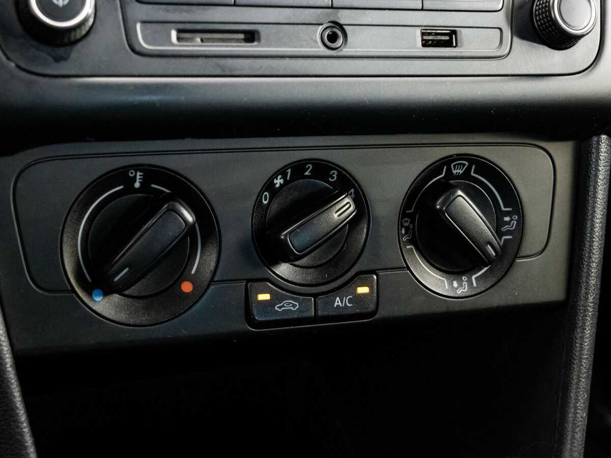 Volkswagen Polo б/у, 2016, Механическая. Фото: #11