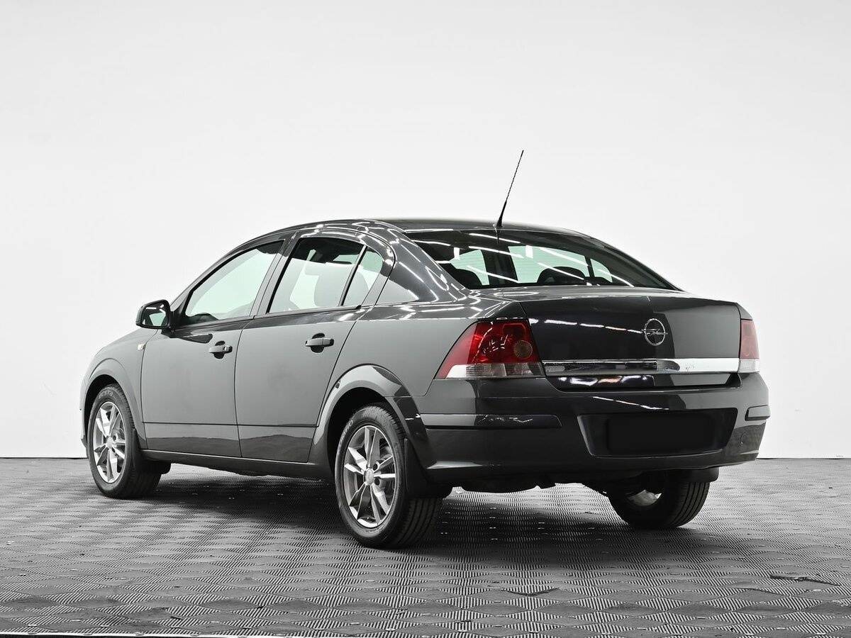 Opel Astra б/у, 2012, Роботизированная. Фото: #2