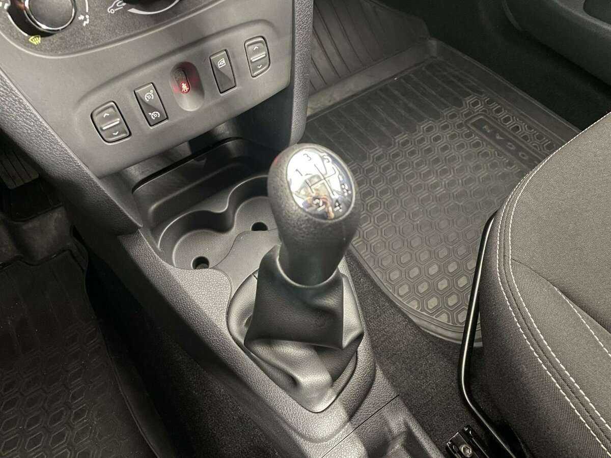 Renault Logan б/у, 2016, Механическая. Фото: #12