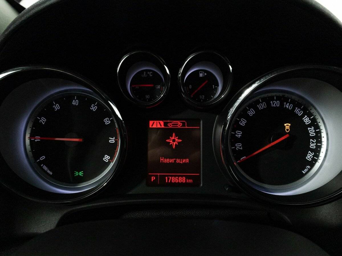 Opel Astra б/у, 2013, Автоматическая. Фото: #11