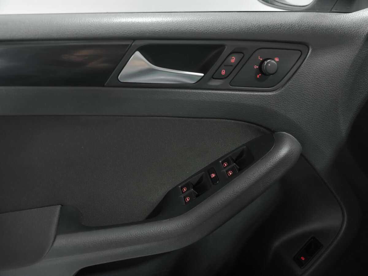 Volkswagen Jetta б/у, 2012, Механическая. Фото: #10