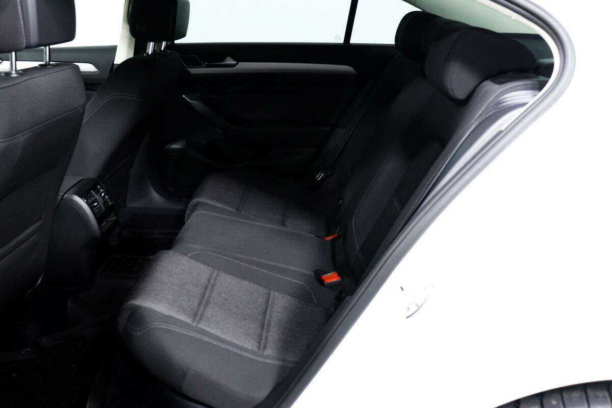 Volkswagen Passat б/у, 2016, Роботизированная. Фото: #11