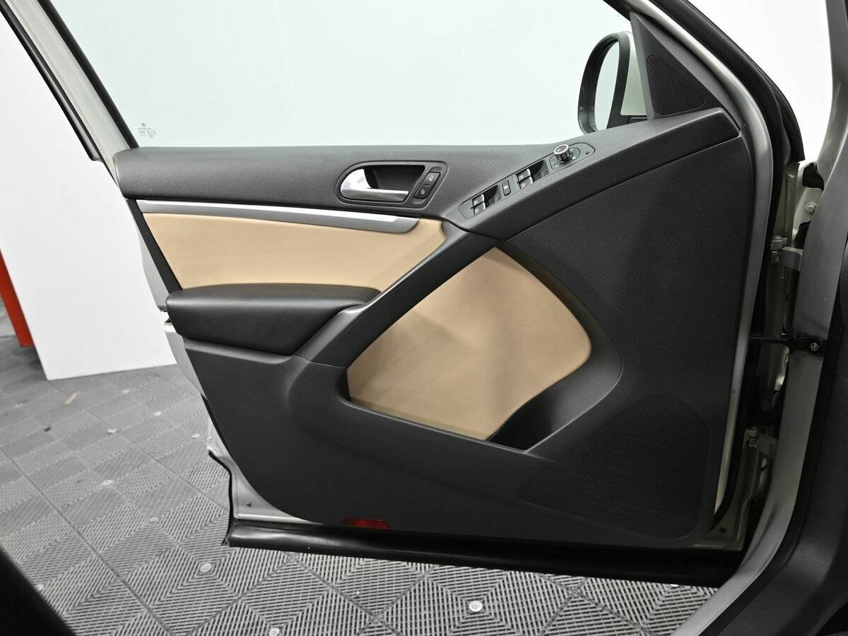 Volkswagen Tiguan б/у, 2012, Автоматическая. Фото: #6