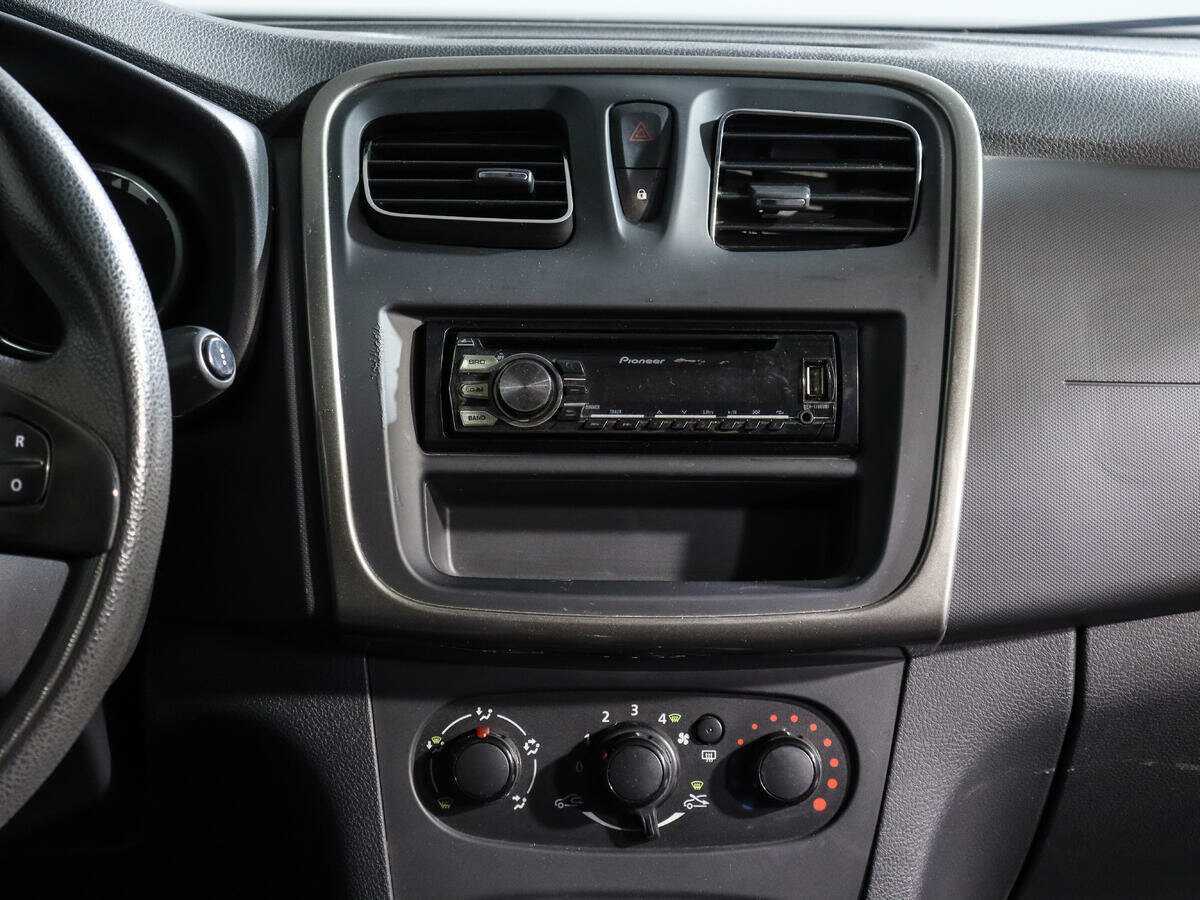 Renault Sandero б/у, 2015, Механическая. Фото: #12