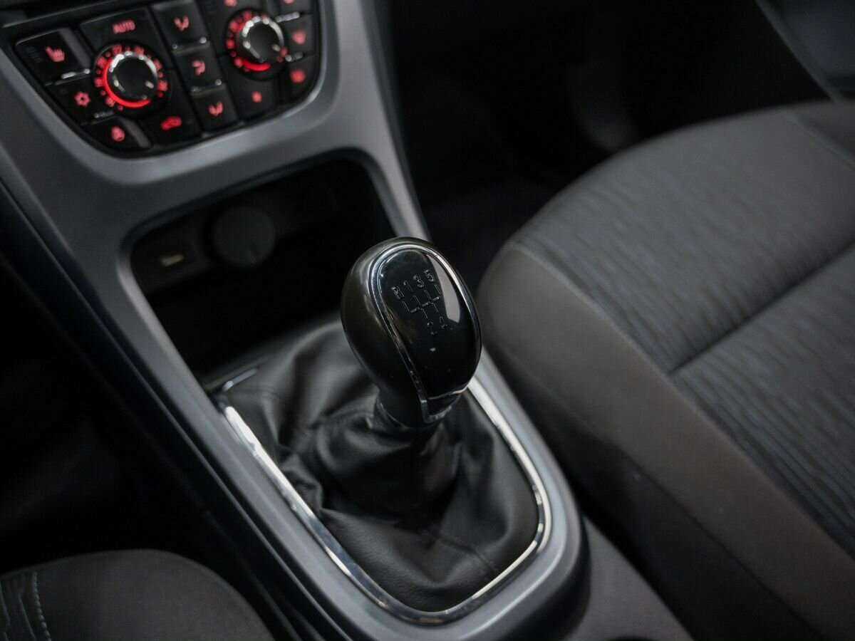 Opel Astra б/у, 2013, Механическая. Фото: #17