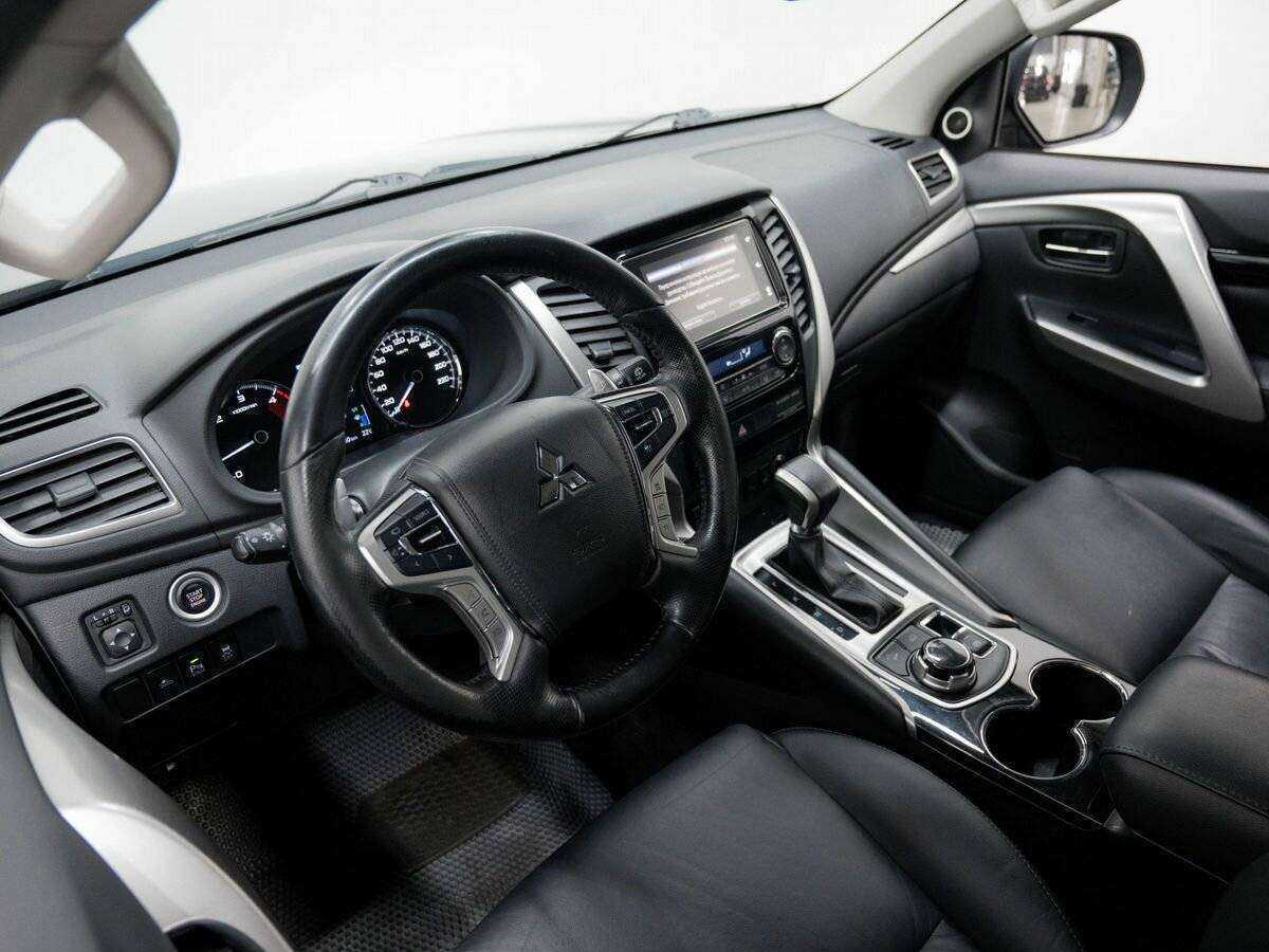Mitsubishi Pajero Sport б/у, 2018, Автоматическая. Фото: #9