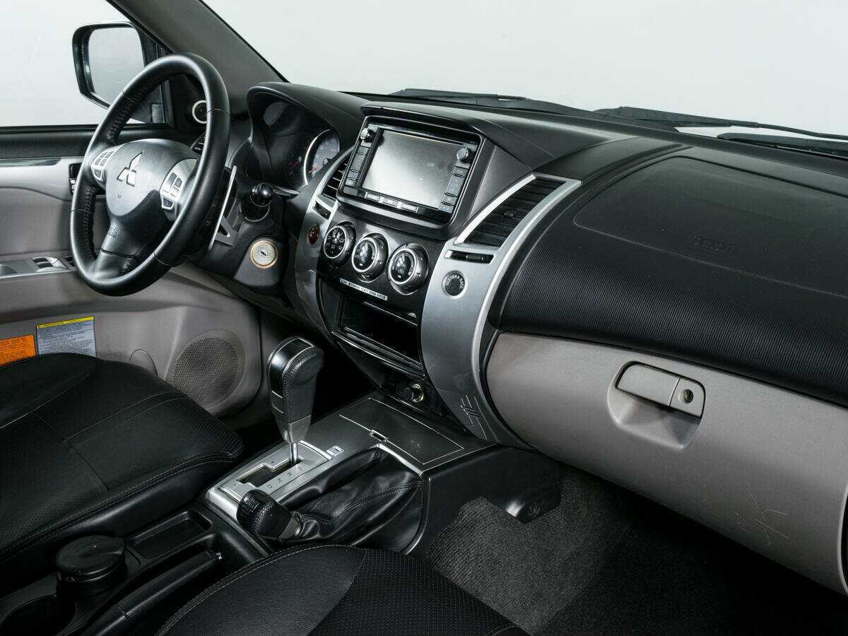 Mitsubishi Pajero Sport б/у, 2013, Автоматическая. Фото: #9