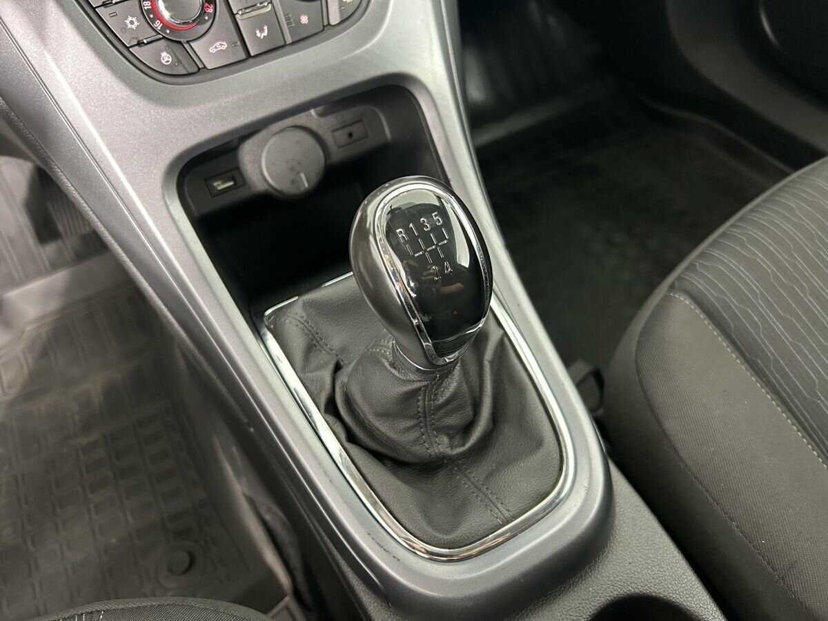 Opel Astra б/у, 2014, Механическая. Фото: #12